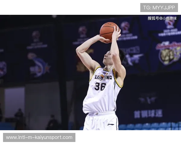 年轻后卫比赛前夜加练防守技术,第二天取得净胜贡献